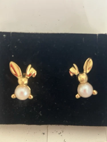 Avon Pearly Bunny Rabbit Earrings Gold tone w Box Pierced Unused