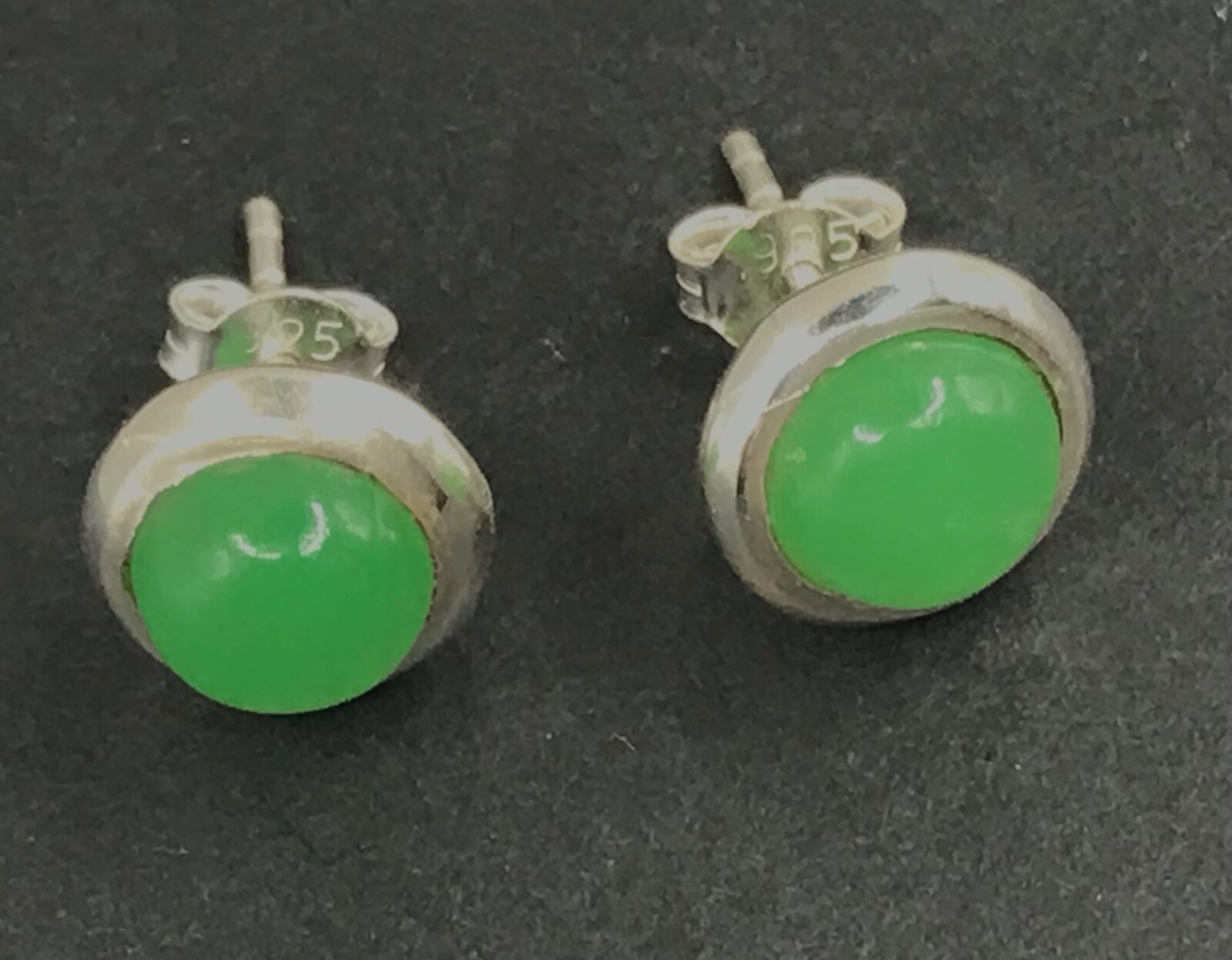 Jade Stud Earrings Sterling Silver 7mm Round Stones Gift Box New-image