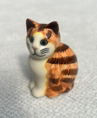 Wachtel handbemalt Keramik 8 cm sitzend gestreift Ingwer Katze Figur genannt TIM