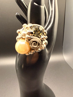 Silver Tone Cocktail Ring Floral Flower Bezel Set Peach Round Pearl Size 7.5