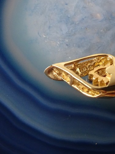 Stunning Vintage 10K Yellow Gold Teardrop Pendant With Oval-Shaped Ruby 2.13g - Picture 8 of 13