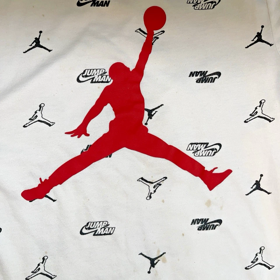 Jordan Boys set Basketball shorts with a T-shirt Red,white and black size small - Image 4 of 4