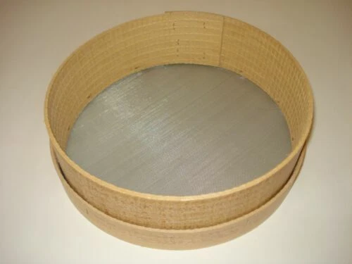 Scolapasta, colini e setacci da cucina in legno