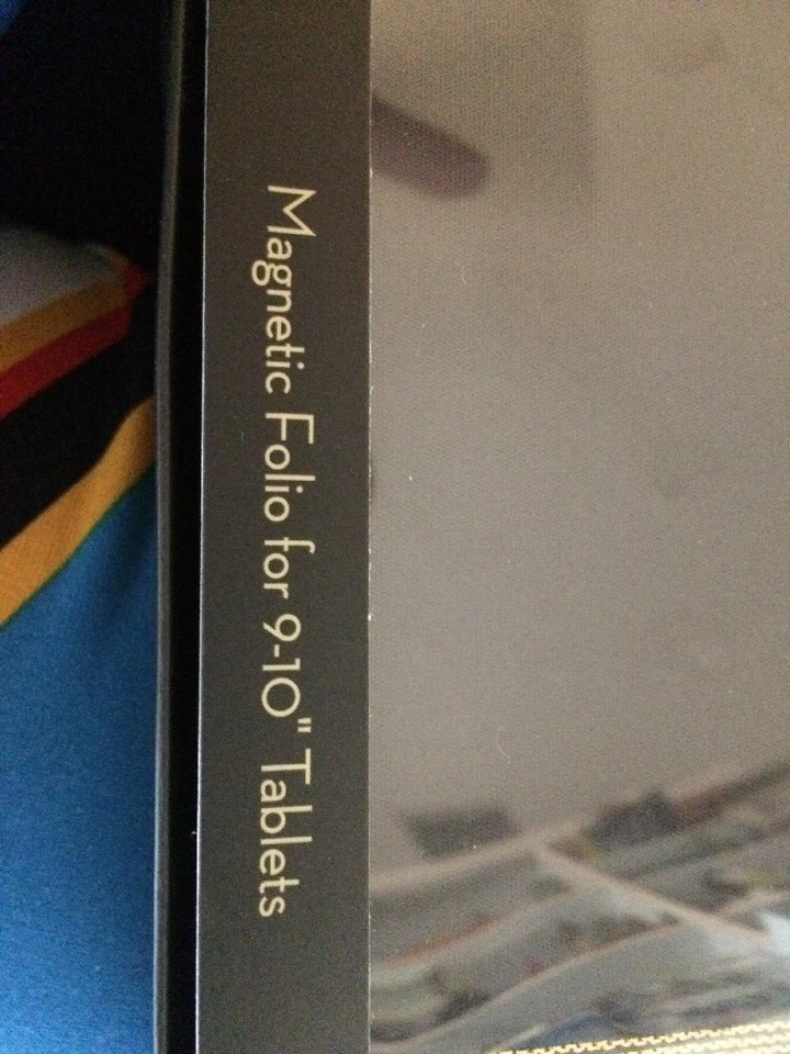 NIB Cynthia Rowley Magnetic Folio for 9-10 Inch Tablets ~ Black/Gold t4 - Image 3 of 4