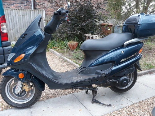 SHE LUNG 150 SCOOTER - NOT YAMAHA - SEE DETAILS BELOW - Picture 1 of 11