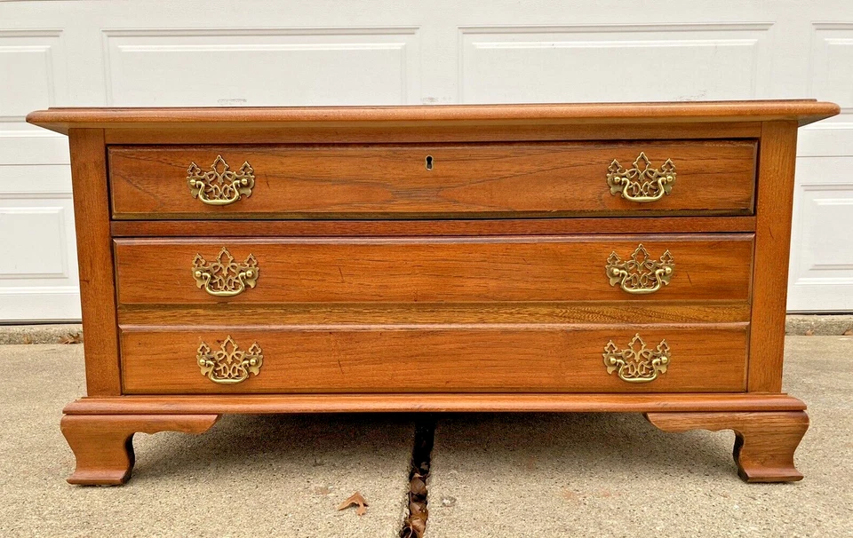 Mesa de centro con tapa de vidrio Thomasville Fisher Park Collection Foto 4 de 4