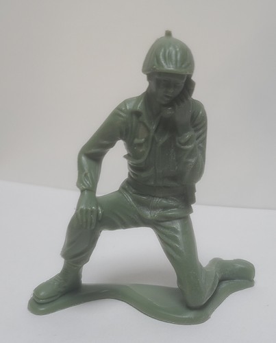 Vintage Tim-Mee Toys 4" & 5" Green Army Toy Soldiers Toy Figures Lot of 3 - Picture 6 of 13