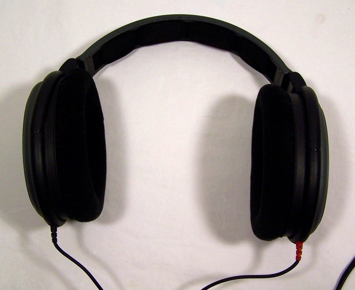 Sennheiser HD 580 Precision Over-Ear Hi-Fi Headphones Sennheiser HD 580 Precision Over-Ear Hi-Fi Headphones