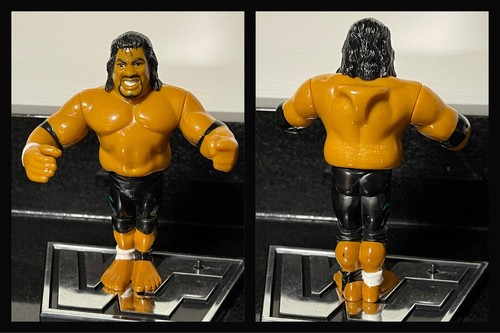 MINTY - WWF HASBRO Headshrinker Fatu the Headshrin...