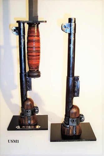 Support display stand for M1 Carbine bayo. with engraved metal plate - Picture 3 of 6