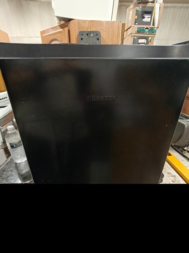 Hisense 1.6 Cu ft Single Door Mini Fridge Black Compact Refrigerator