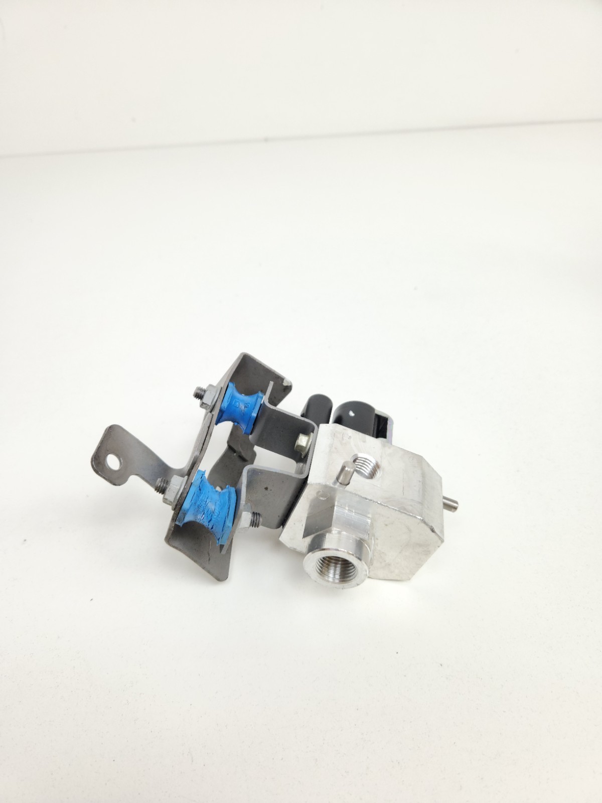 2015-2016 MCLAREN 650S SPIDER HYDRAULIC OIL VALVE BLOCK SOLENOID 11B1103CP OEM 