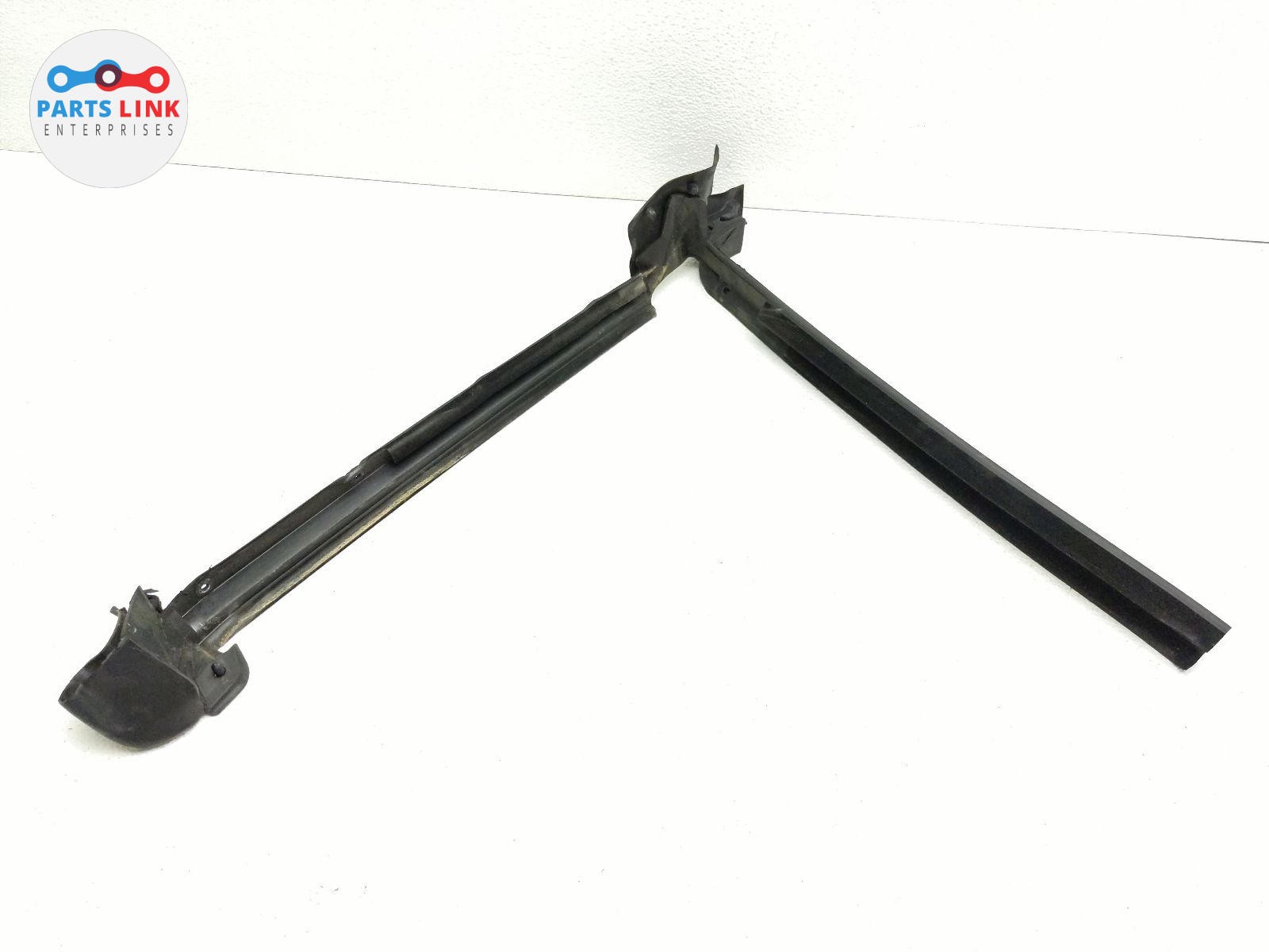 2008-14 FERRARI CALIFORNIA REAR RIGHT VENT GLASS SEAL QUARTER WEATHER STRIP F149