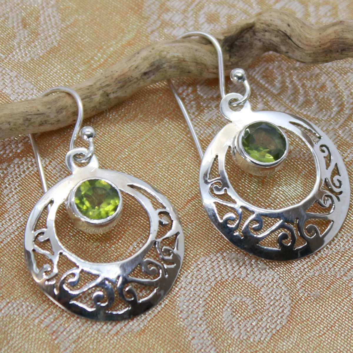 Orecchini di peridoto fatti a mano: perni in argento sterling 925 con pietre preziose - Italia