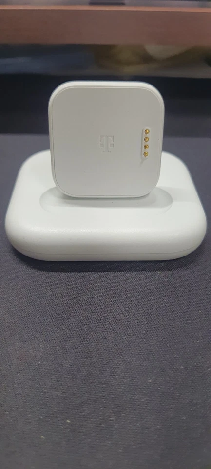 SyncUP KIDS Watch Dock - Charging Dock with USB A - USB C cable - Image 2 of 3