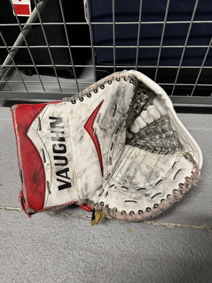 Vaughn Senior Goalie Glove & Blocker - Image 3 of 4