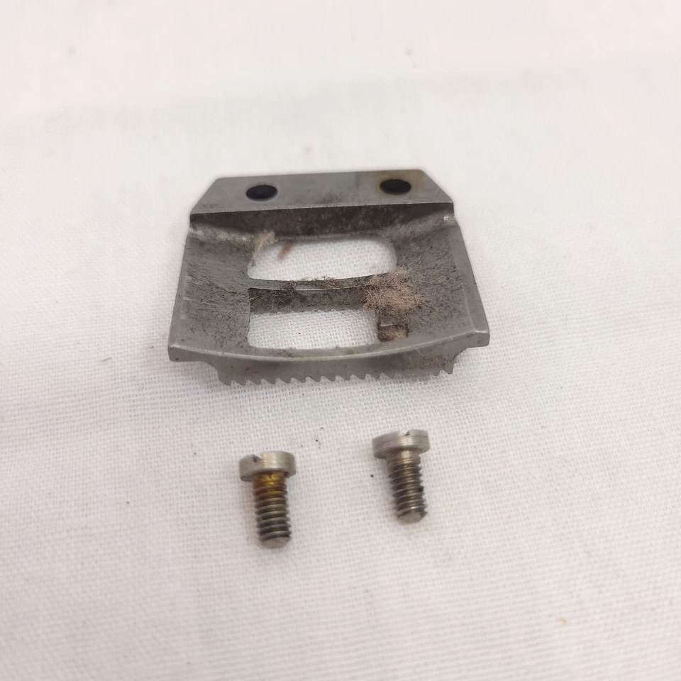 Vintage Singer Sewing Machine 237 M-A Part: Feed Dogs with Screws - Image 4 of 4