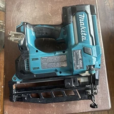 Makita XNB02 Cordless 18Volt Framing Gun 16 Gauge Finish