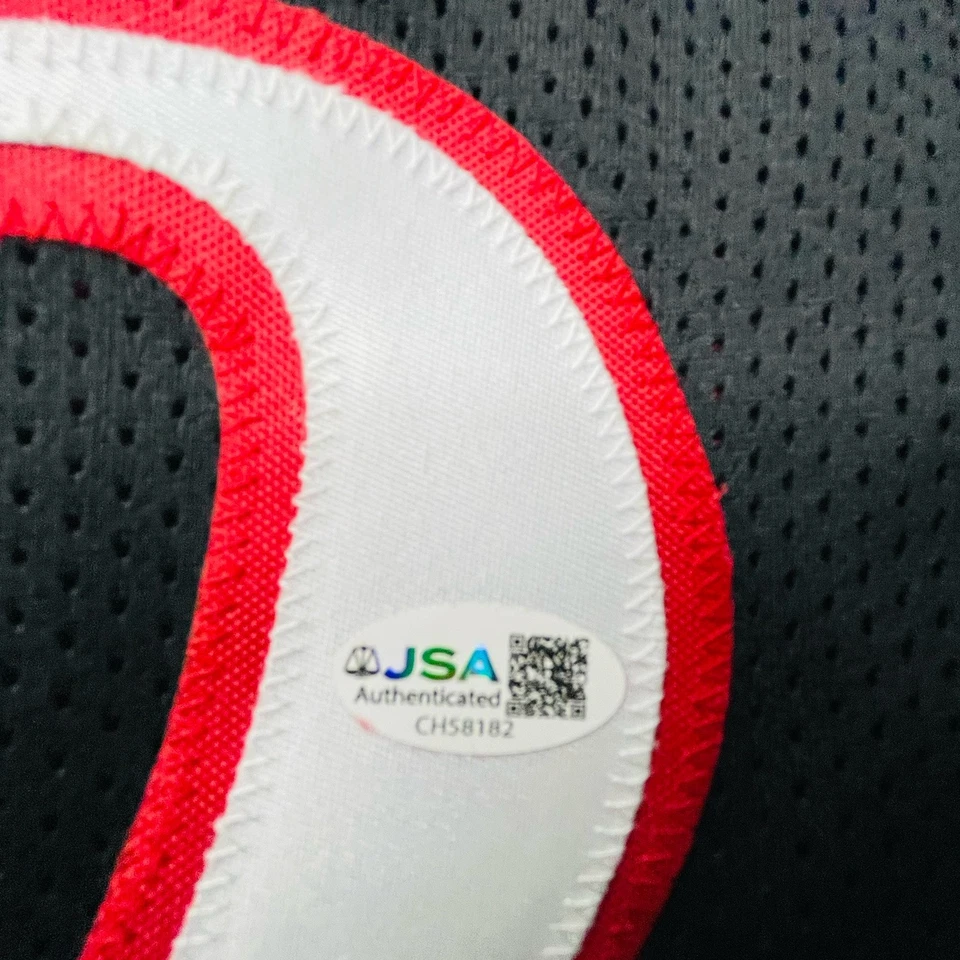 (LEYENDAS) Camiseta firmada por Michael Jordan 45 Allen Iverson autografiada por Beckett Foto 4 de 4