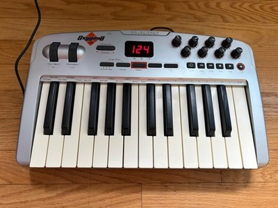 M-Audio Oxygen 8 v2 MIDI USB Keyboard Controller 25-Key Compact Great Condition