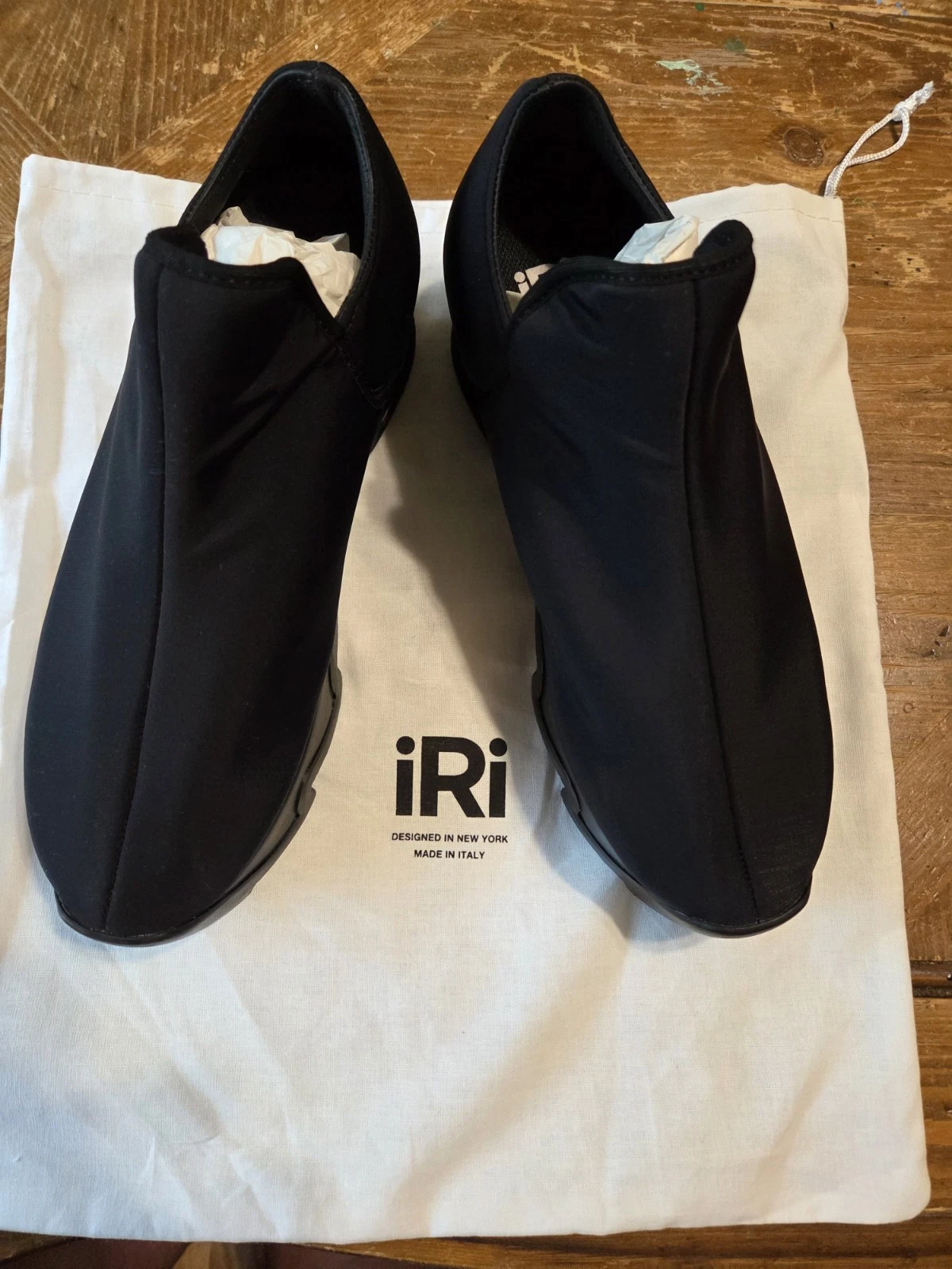 New iRi NY Womens Solid Black Low Top Sneakers. Made In ITALY. SIZE 36