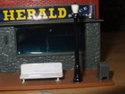 5 VINTAGE HO SCALE BUILDINGS - CON COR 9038 THE WEEKLY HERALD, PO, SCHOOL, BANK — photo 4