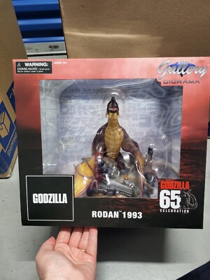 Rodan - Diamond Select Godzilla Gallery Figure - Godzilla vs