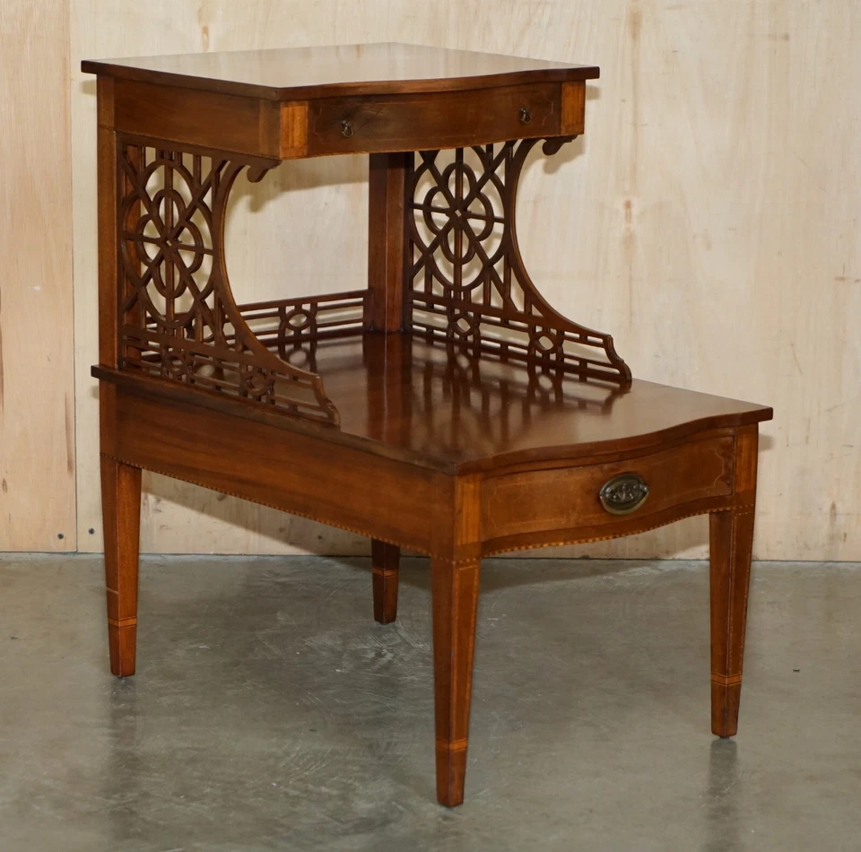 PAIR OF WALNUT FRET WORK CARVED THOMAS CHIPPENDALE SHERATON REVIVAL SIDE TABLES - Image 2 of 4