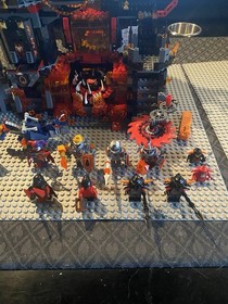 LEGO NEXO KNIGHTS: Jestro's Volcano Lair (70323)