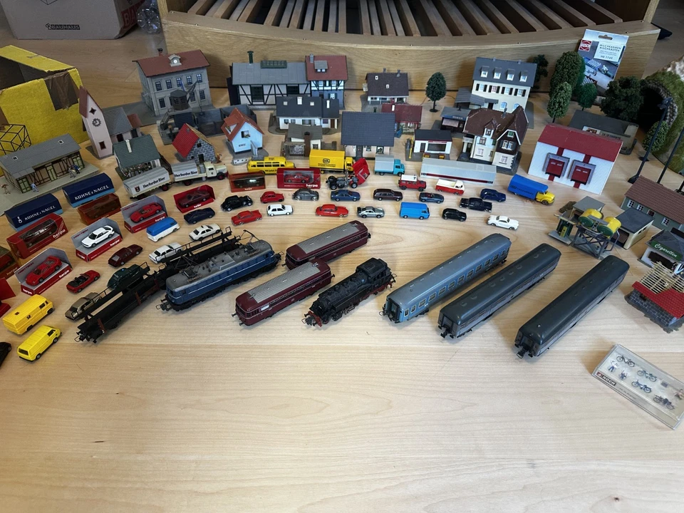 XXL Trix Express Sammlung Weihnachtsangebot Loks, Züge, Gleise, Häuser, Autos! - Bild 2 von 4