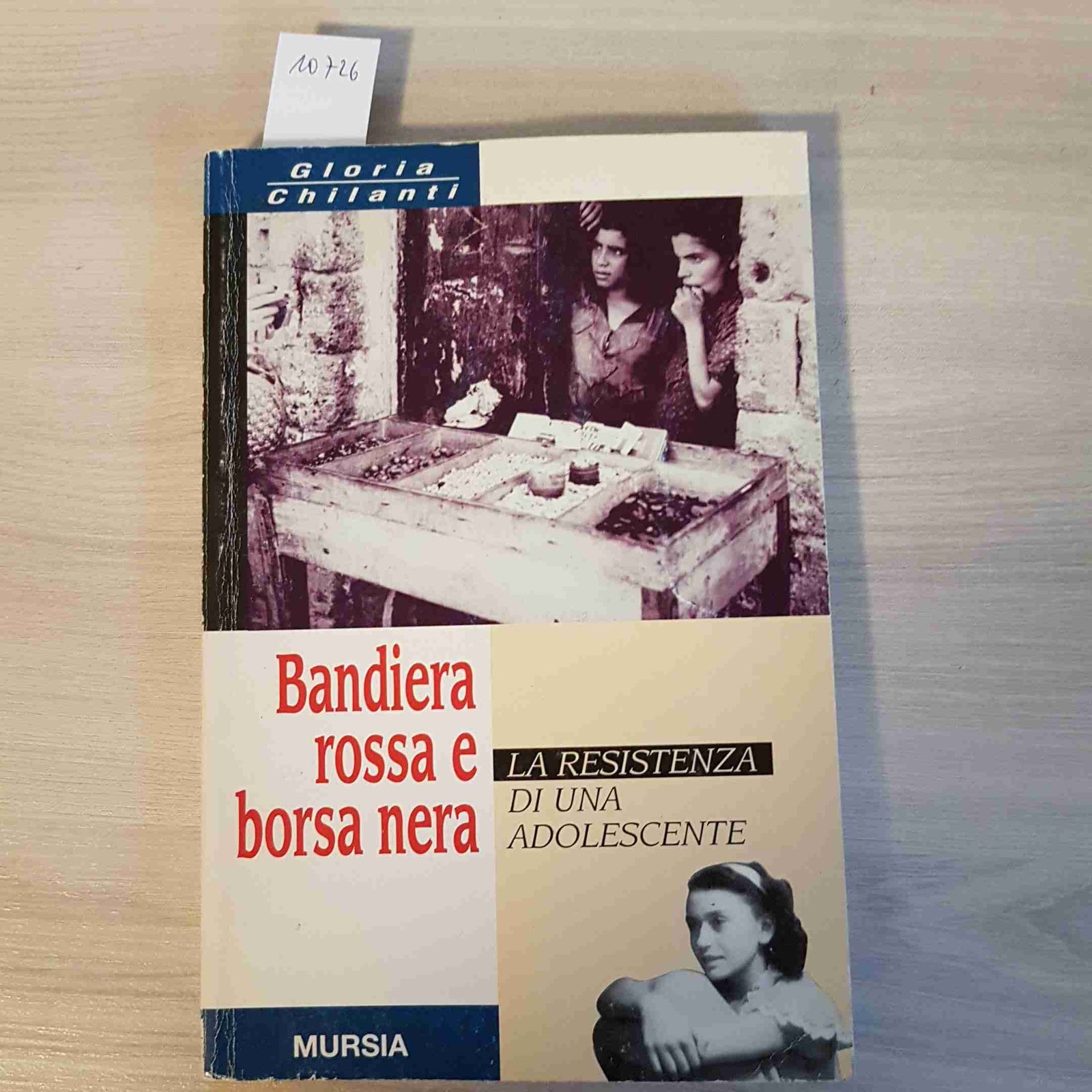 BANDERA ROJA Y BOLSA NEGRA LA RESISTENCIA DE UNA ADOLESCENTE - CHIANTI - MURSIA