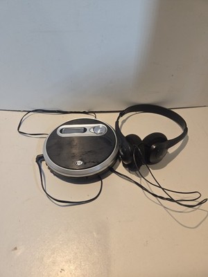 2006 Durabrand Model CD-896 Compact Disc Player Black/Silver W/ Headphones Works