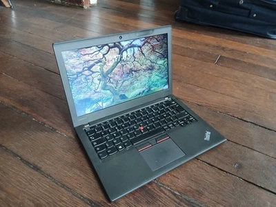 Lenovo ThinkPad X270 · i5-6300U · 8GB · 256GB