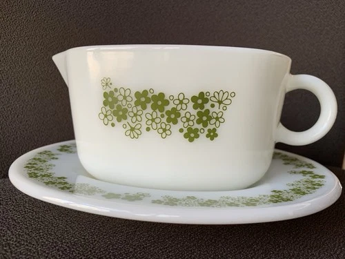 Vintage PYREX Crazy Daisy Gravy boat & Under Plate White Green