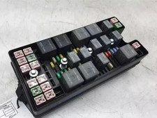2005-2006 Ford Mustang Engine Fuse Box Assembly Oem