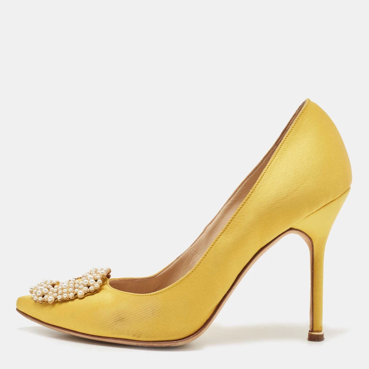 Yellow manolo shop blahnik hangisi