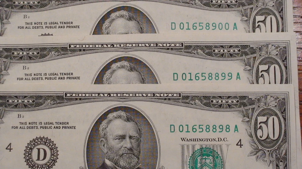 THREE CONSECUTIVE 1981 FIFTY DOLLAR CLEVELAND CHOICE UNC NOTES $50.00 BILLS! - Image 2 of 4