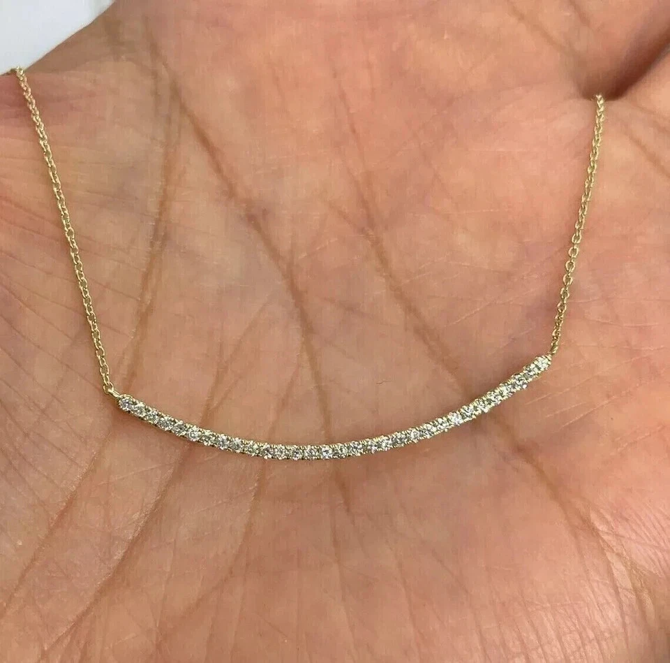 Collar de cadena para mujer de moissanita blanca de corte redondo de 0,86 quilates enchapado en oro blanco de 14 quilates Foto 4 de 4