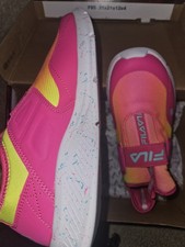 New In BOX Fila Land Buzzer Sneakers Pink And Yellow Multicolor youth Size 6