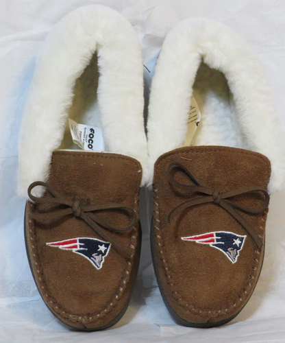 NEW ENGLAND PATRIOTS WOMENS SLIPPERS SMALL 5-6 TAN MOCCASIN FAUX FUR LINED NEW
