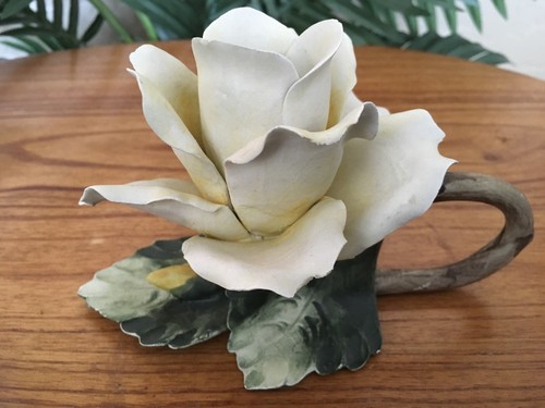 Vintage Set of 2 Capodimonte Porcelain Rose Candlestick Holders w/ Handle - Picture 11 of 12
