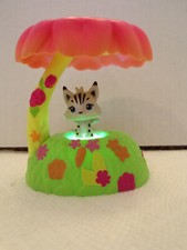 Hatchimals Colleggtible Light-Up Hatchy Home White Pearl Diamond Silver Lynx