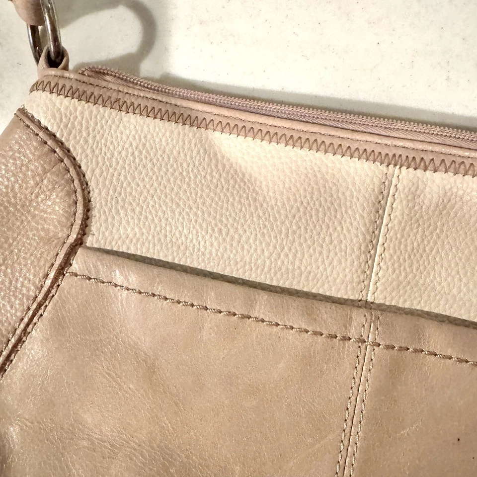 Mini Bolso de Hombro The Sak Dos Tonos Cuero Crema Beige Tostado Foto 4 de 4