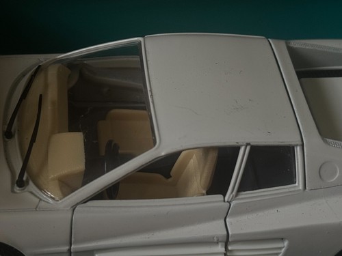 Burago Miami Vice Ferrari Testarossa 1/24 Scale Die-Cast Car in Box - Picture 8 of 9