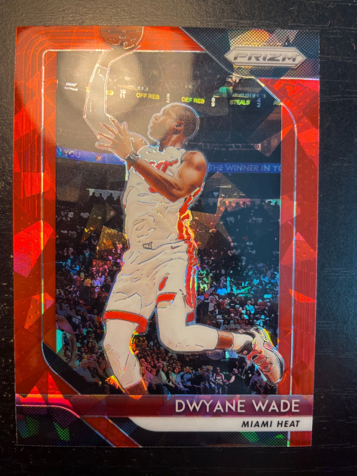 2018-19 Panini Prizm Dwyane Wade #206 Red Cracked Ice SP Color Match NBA Heat
