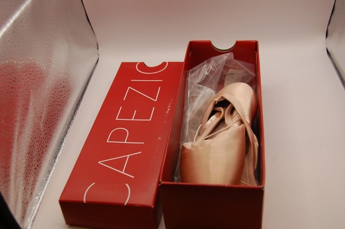 NIB Capezio Developpe #3 Shank Pointe Shoe 1136W $102.00 8.5 Wide PTP - Picture 9 of 10