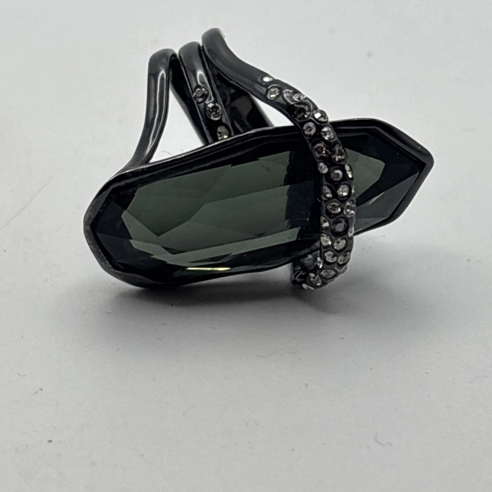 Anillo doblete de cuarzo y hematita en órbita Alexis Bittar Miss Havisham Foto 2 de 4