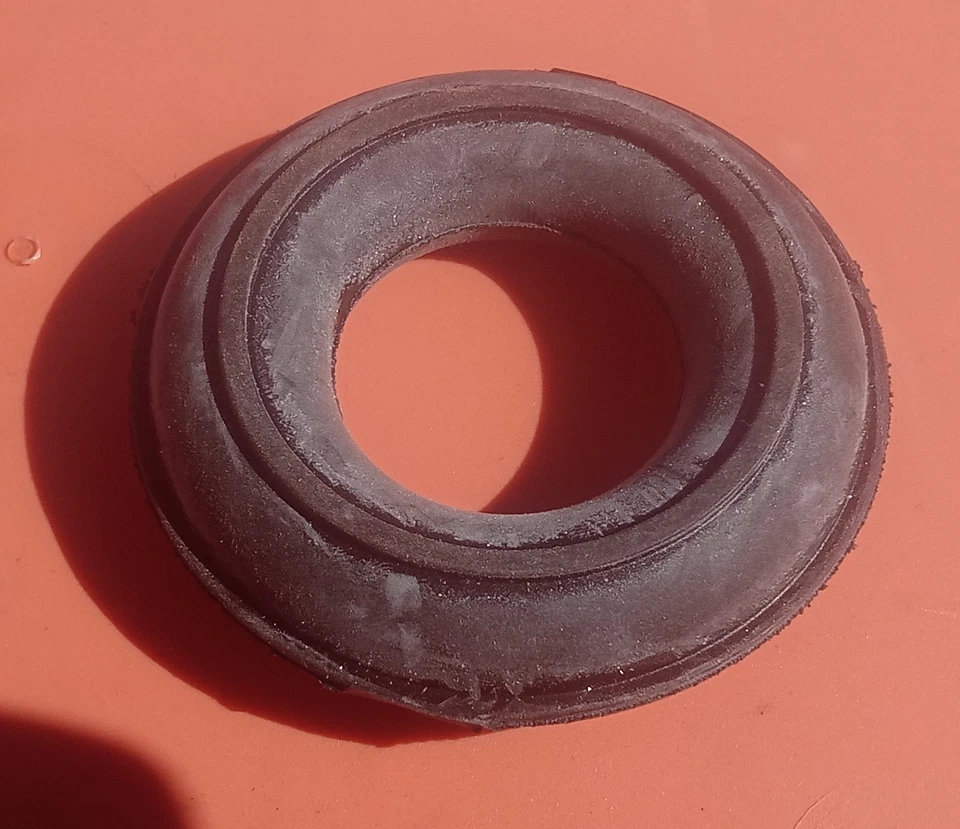 Nuevo Genuino Mercedes Soporte Escape Colgador Donut w123 116 240 300 S C D Foto 2 de 3