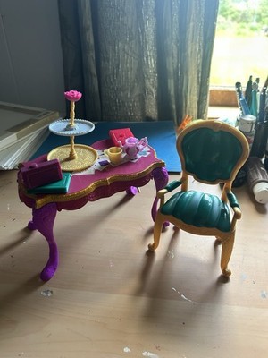 Mattel Ever After High Madeline Hatter Hat-Tastic Party table and chair set