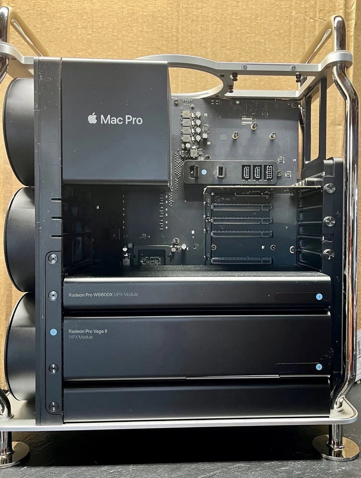 Mac Pro 2019 3,3 GHz 12 núcleos Xeon W 32 GB RAM 2 TB SSD, Vega ll + W6600X MPX  Foto 3 de 4